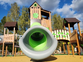В Лосино-Петровском завершается обновление шести детских площадок