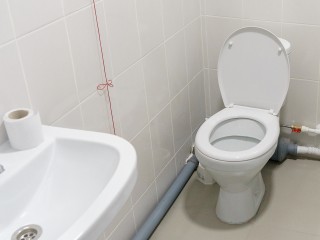 Жителей Луховиц призвали не бросать в унитаз все подряд