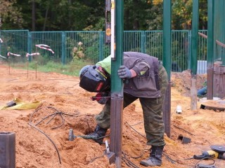 На стадионе «Полет» монтируют систему подогрева поля