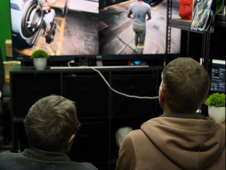 Экономит пенсию, чтобы купить игру: бизнесмен помог «обновиться» пожилому геймеру из Электростали