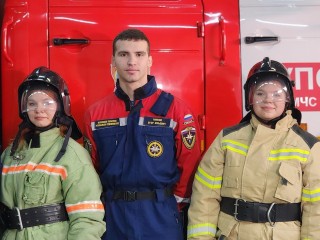 Волонтеров со всего Подмосковья обучили использованию огнетушителей в быту в Химках
