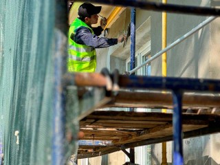 Коммунальщики восстановят фасад дома на Куйбышева, который повредился из-за ремонта