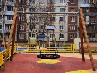 В Дмитрове преобразили двор у детсада «Земляничка»: целый развлекательный комплекс привлечет детей разных возрастов