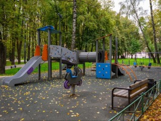 Новую детскую площадку строят по просьбам жителей Краснознаменска