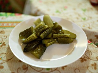 Как сохранить вкусы лета: закрутки из последних огурцов