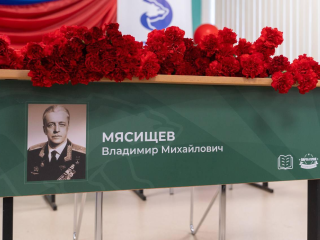 В школе №9 открыли «Парту Героя» в честь авиаконструктора Владимира Мясищева