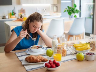 Еда против хандры: диетолог назвала топ-5 продуктов для поднятия энергии