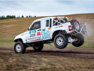 Багги с мотором BMW и трасса с колеей по колено: как штурман из Долгопрудного пришел к победе