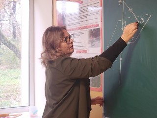 Педагог из Курска нашла нестандартный подход к урокам в школе им. Попова во Власихе