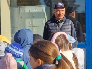 Главное для старта — желание: олимпийский чемпион прививает любовь к хоккею с раннего детства