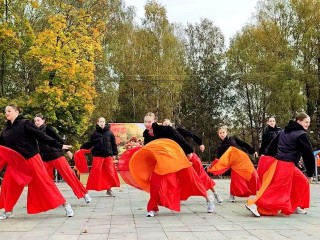 Бег, зарядка и мастер-классы: парк Клина пригласил горожан на яркие на выходные