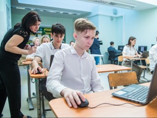 На новом «Уроке цифры» школьников научат создавать и защищать видеоплатформы: где пройти задание и что даст участие в проекте