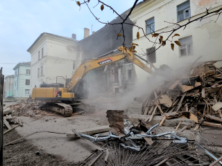 В Луховицах снос аварийного дома завершат до 10 ноября