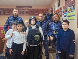 Росгвардейцы провели урок мужества для школьников в Дмитрове
