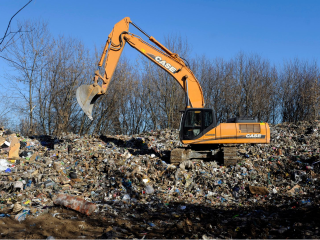 В Красногорске обнаружили незаконную свалку в охранной зоне ЛЭП