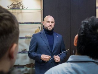 Участник программы «Герои Подмосковья» провел для молодежи экскурсию по музею узников концлагерей