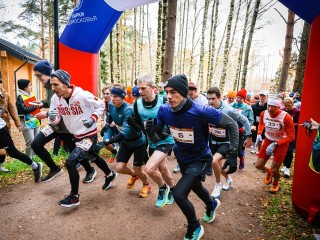 Сто бегунов приехали на кросс в Талицкий лес