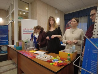 «Волонтеры Подмосковья» перед профессиональным праздником помогли на медицинском форуме