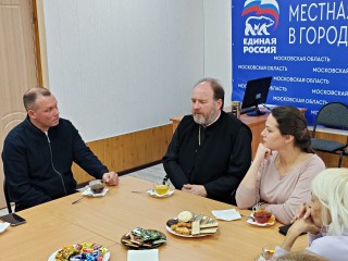 Священник рассказал о вечной жизни и пригласил на церковную службу в Шаховской