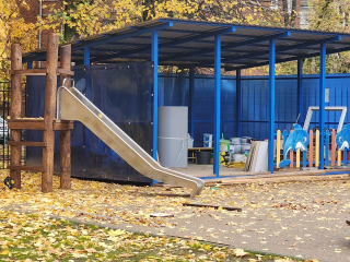 В детском саду «Родничок» завершают установку спортивных объектов на игровых площадках