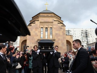 «Потом приду к тебе»: заплаканная Симоньян обратилась к ушедшему мужу