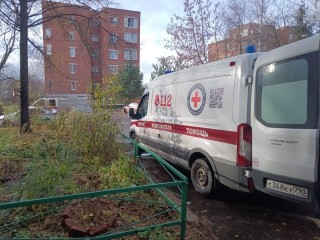 В Кашире спасатели помогли медикам госпитализировать пожилую пациентку с переломом