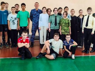 Кадеты освоили искусство выживания в защитных костюмах