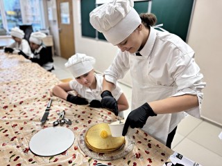 Ученицы из Шаховской гимназии приготовили Анковский пирог по рецепту семьи Толстых