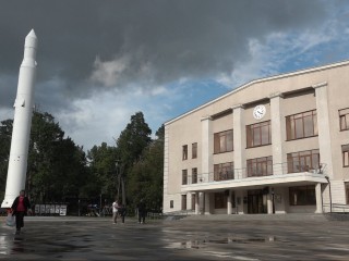 На площади Дворца культуры во Власихе зальют временный каток