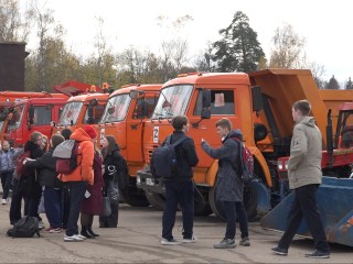 Коммунальщики Власихи нашли оригинальный способ призвать школьников не мусорить на улицах