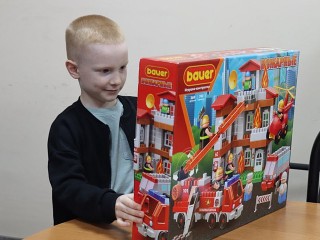 Шестилетие Артема: сын погибшего ступинского героя получил подарки от руководства округа