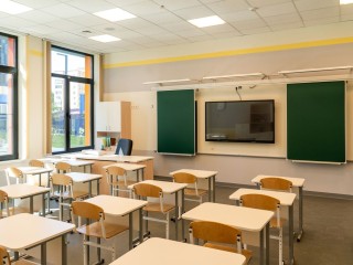Теперь учиться — одно удовольствие: в Монине открыли обновленный корпус школы № 24