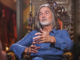 Матрасная история: Никас Сафронов снова вручил шок-подарок Гарику Харламову