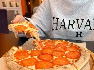 Отключили интернет? Есть способы заказать еду без сети и не остаться голодным