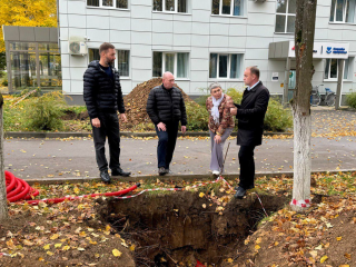 Новые линии электропередач и освещение строят в Молодежном