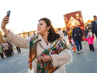 В Павловском Посаде превратили недострой у вокзала в арт-объект