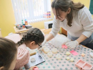 Трогательные подарки передали для бойцов СВО волоколамские школьники