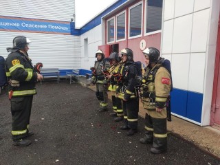 Когда дым хоть топором руби: пожарные Шатуры проверили себя на прочность