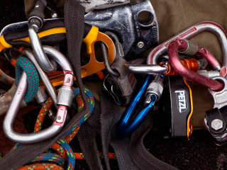 Юнармейцы Солнечногорска учатся покорять вершины на занятиях по альпинизму