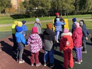 Самую большую игровую площадку для детей организовали в парке Истры