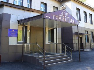 Боец СВО «Ракета» примчался на такси с передовой, чтобы встретить жену и сына из роддома