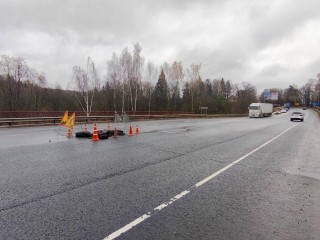 На мосту через реку Скалбу в Пушкинском округе ведутся ремонтные работы