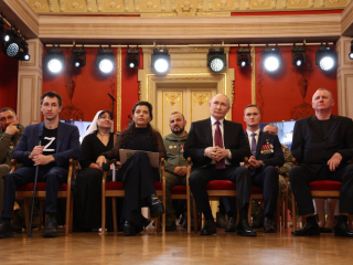 У нашего президента очень теплые руки: сестра милосердия из Павловского Посада встретилась с Путиным