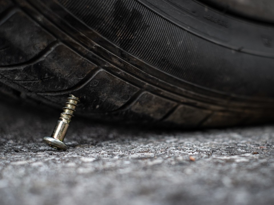 В ход пошли саморезы: конфликт интересов привел к столкновению двух коттеджных поселков в Балашихе