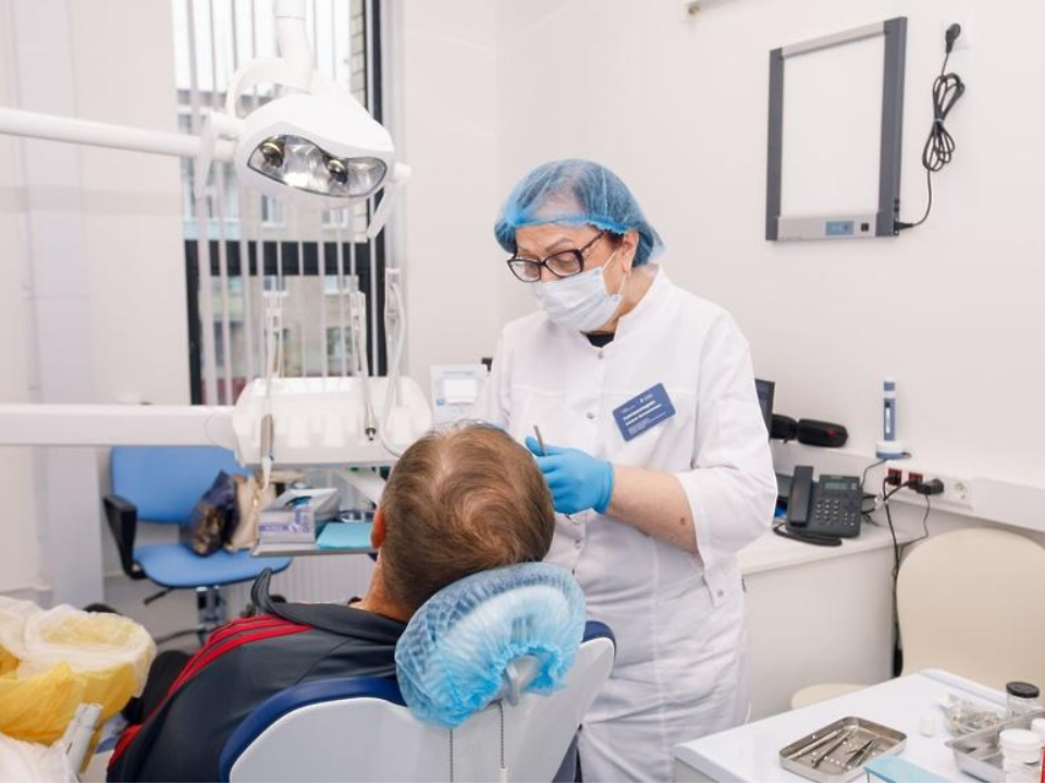 Улыбка без затрат: кто и как может получить бесплатные протезы без лишней волокиты