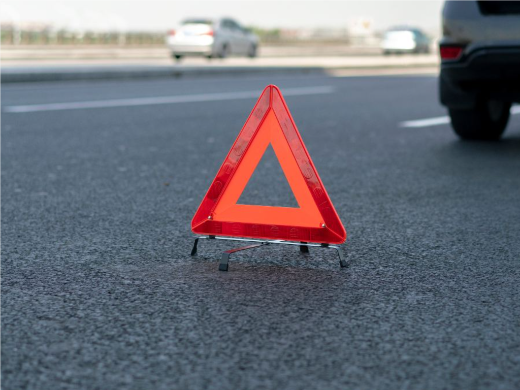 Инспекторы выясняют причины аварии с перевернувшимся грузовиком у «Пироговской Ривьеры»