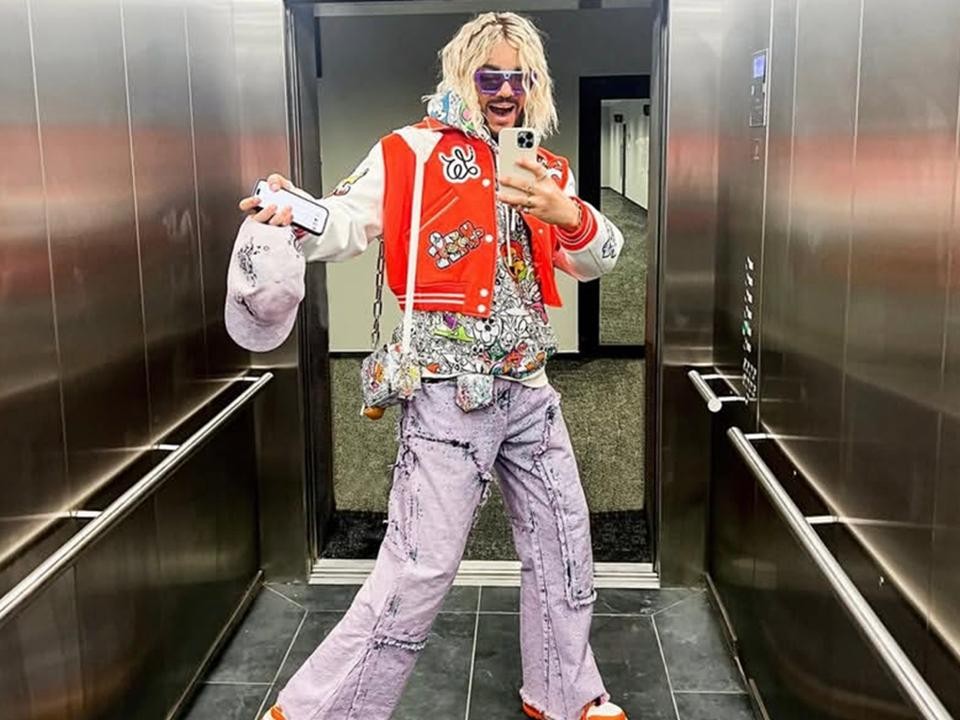 Падение со сцены на юбилее Лорак обернулось иском к Киркорову на ₽2,3 млн