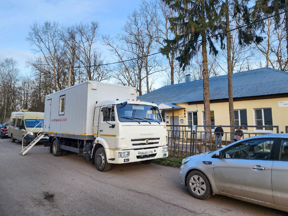 Передвижной маммограф и консультации узких специалистов: в п. Молодежный прошла выездная диспансеризация