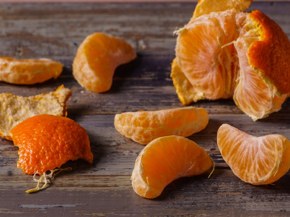 Это средство из мандаринов отмоет стекла и наполнит дом праздником