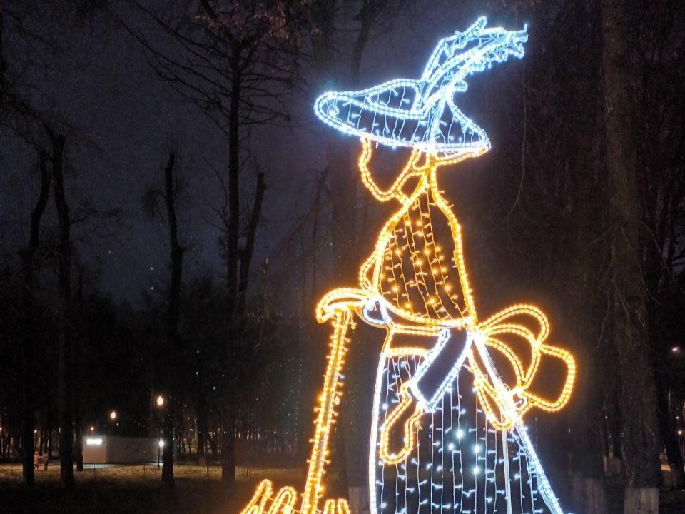 Новые декоративные инсталляции украсят парк 50-летия Октября к праздникам